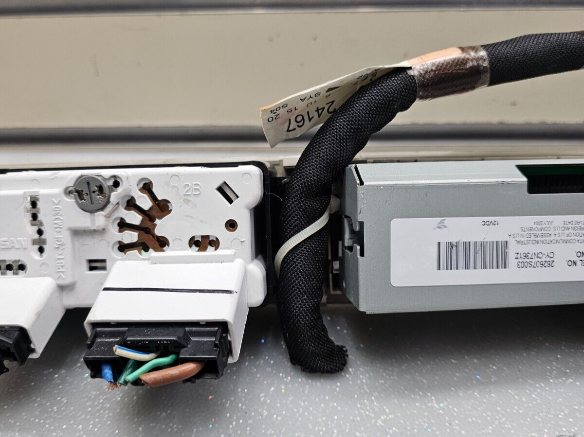 🔥2004 - 2007 INFINITI QX56 Rear Audio Radio Control Panel