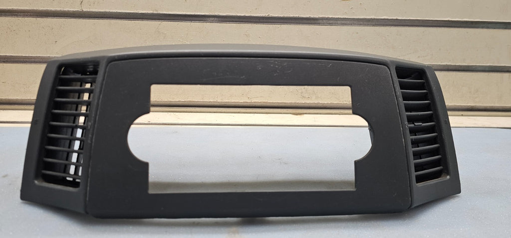 🔥05-07 Grand Cherokee Center Radio Dash Bezel Trim Panel Surround Balck B30