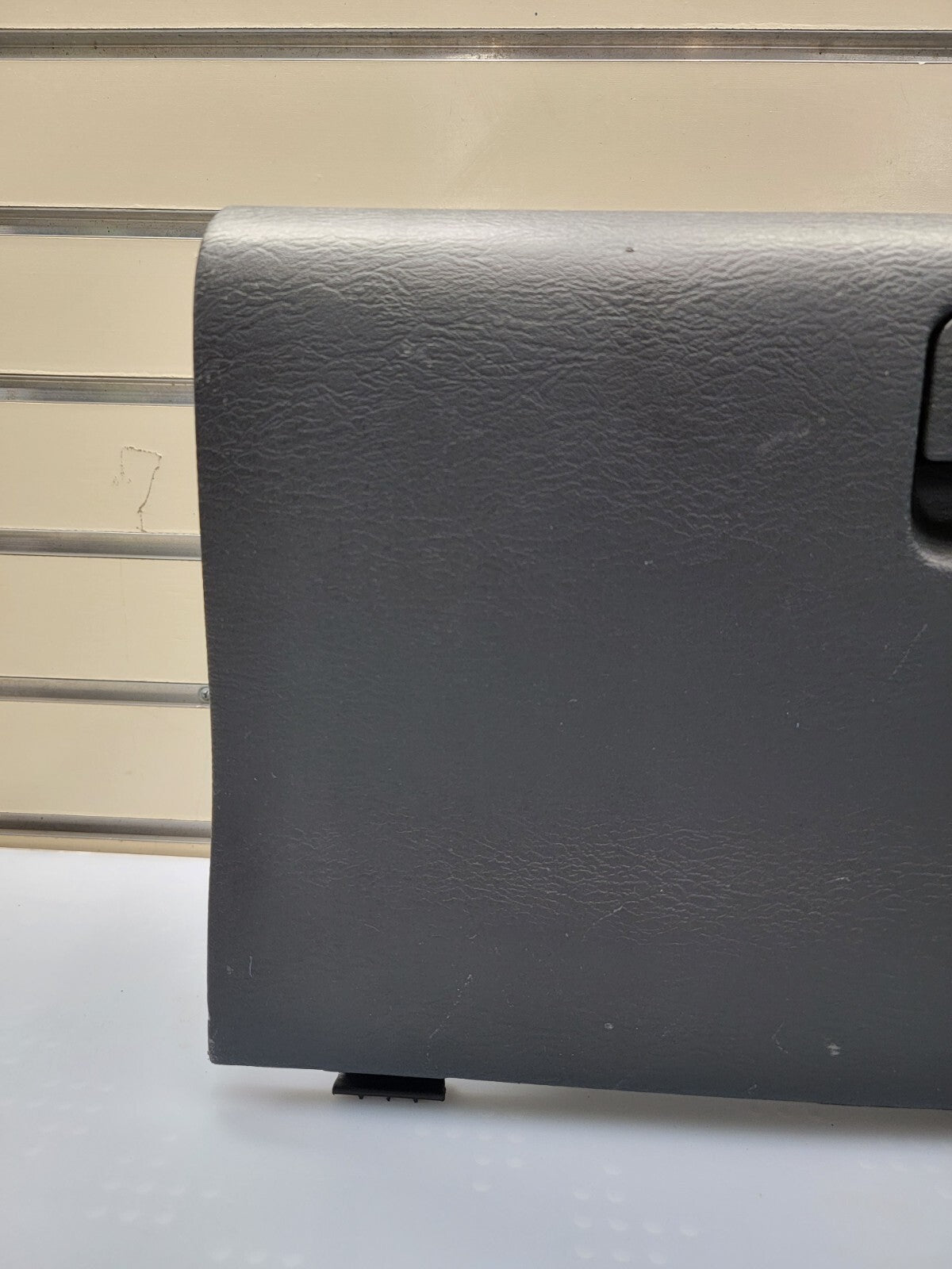 02-05 Dodge RAM 1500 2500 Dash GLOVE BOX Storage Compartment Assembly BLACK G22