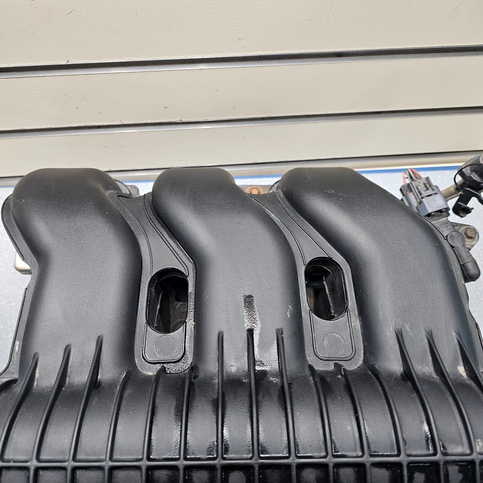 🔥05-07 Ford 500 Freestyle Upper Intake Manifold 3.0L Plenum OEM