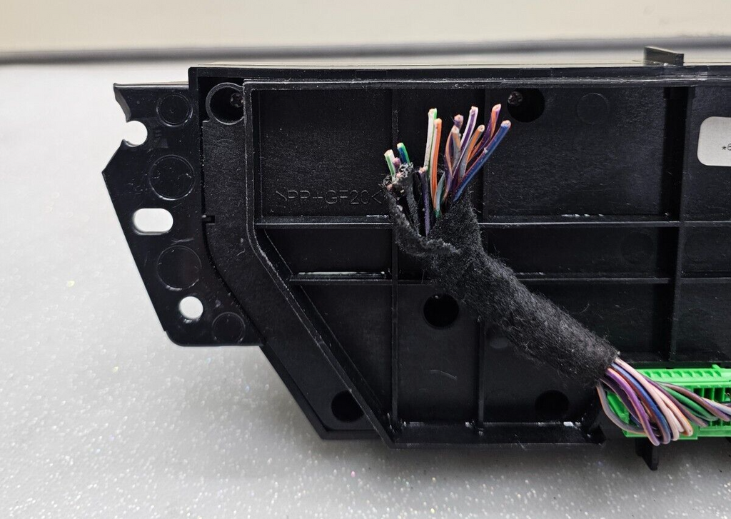 08-09 Land Rover LR2 Dash Front A/C Heater Climate Temperature Control Unit OEM