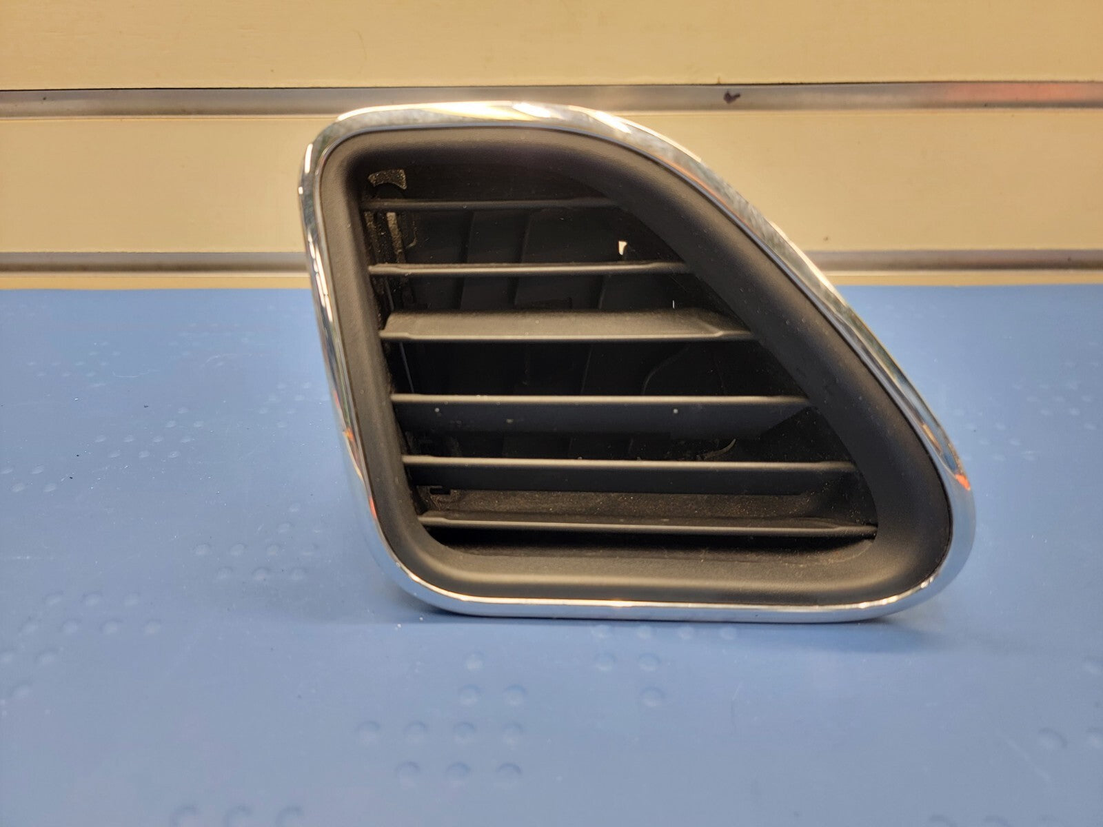 2011 - 2014 CHRYSLER 200 AC HEATER AIR VENT GRILLE DASHBOARD DRIVER LEFT LH TAN