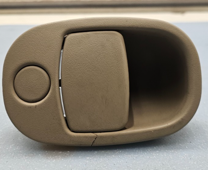 🔥02-05 TRAILBLAZER ENVOY RAINIER GLOVE BOX COMPARTMENT LATCH HANDLE TAN