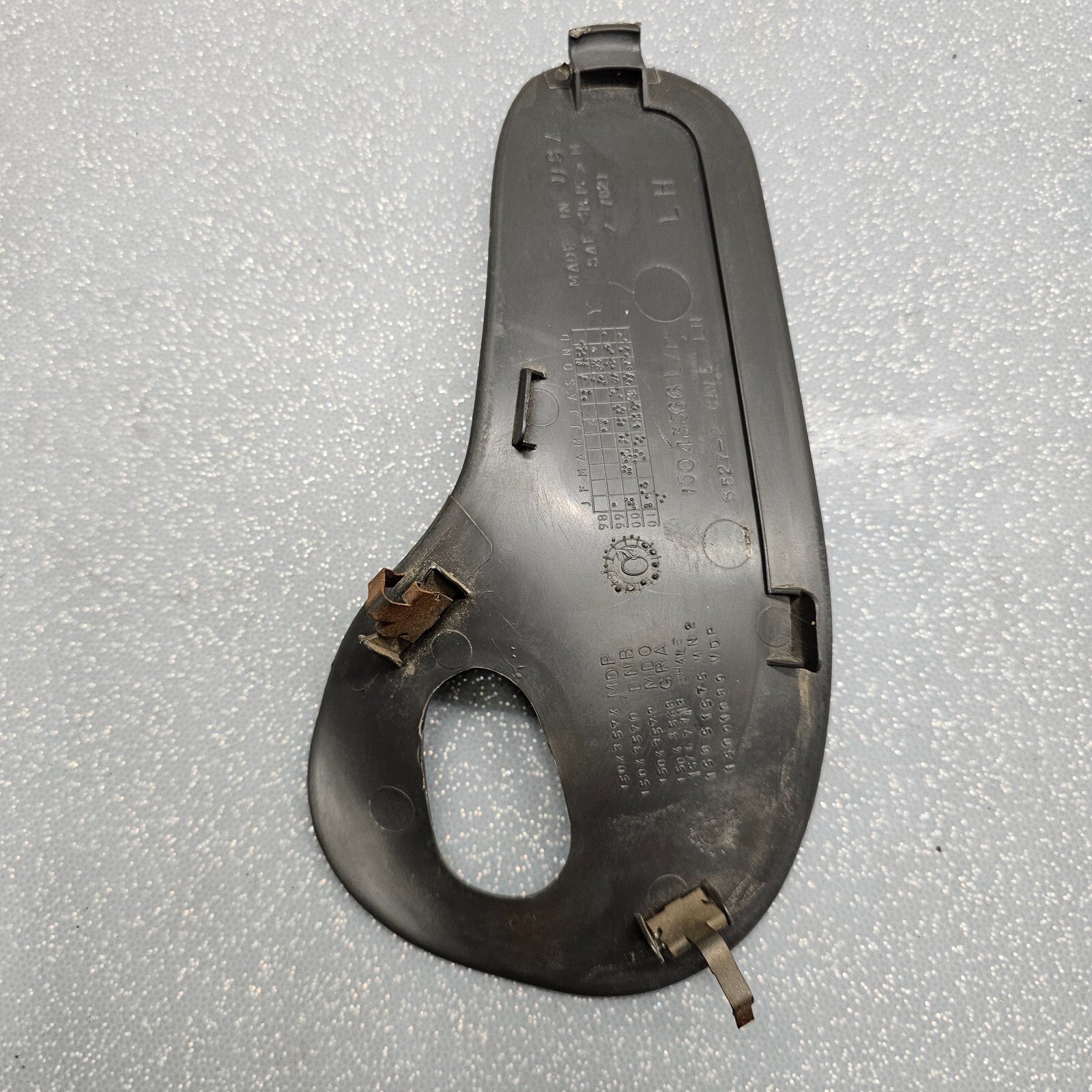 03-06 SILVERADO SIERRA TAHOE LEFT FRONT INTERIOR DOOR PANEL HANDLE COVER PEWTER