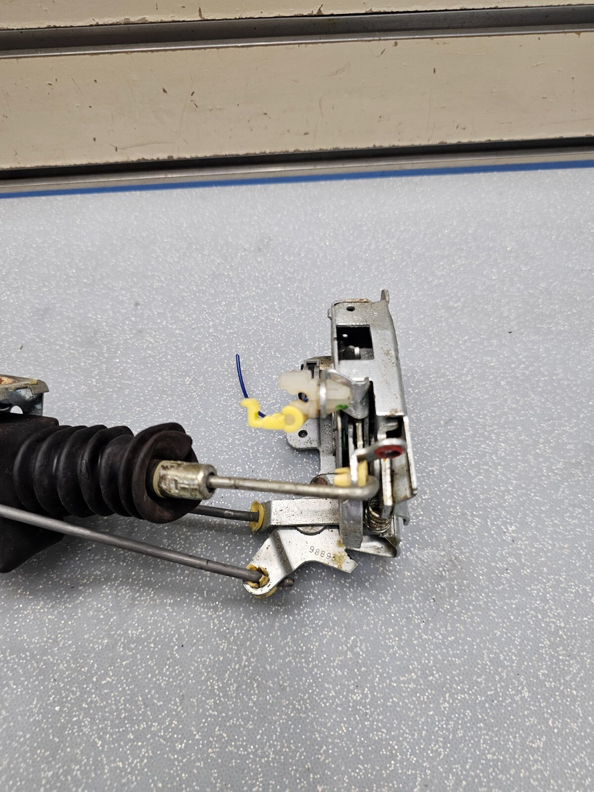 🔥2003-2011 LINCOLN TOWN CAR LEFT HAND REAR DOOR LOCK LATCH ACTUATOR ASSEMBLY