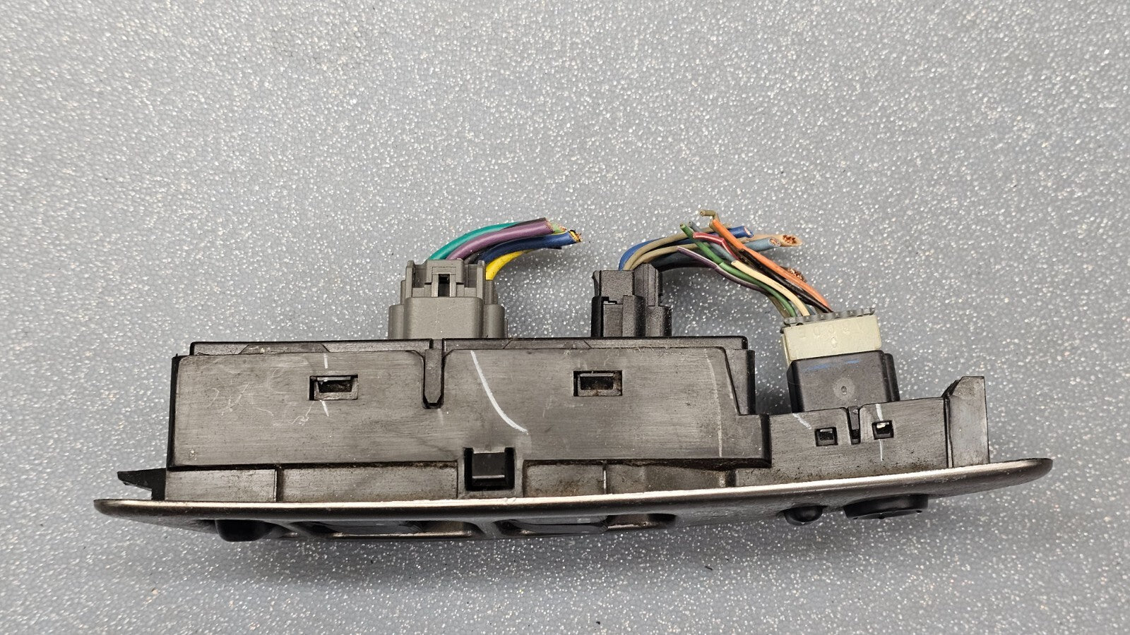 04-07 MALIBU LEFT DRIVER MASTER POWER WINDOW DOOR CONTROL SWITCH ASSEMBLY SILVER