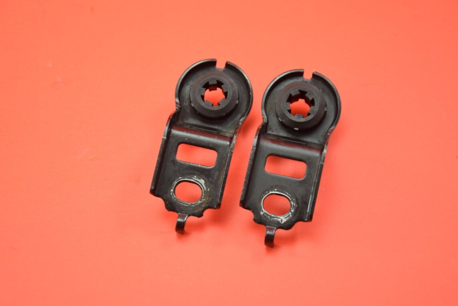 03-08 TOYOTA COROLLA TOP RADIATOR MOUNT BRACKETS GROMMENTS PAIR JC471 /TC