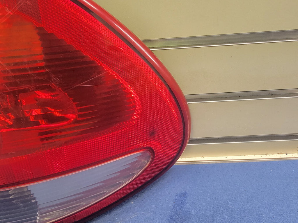 04-07 chrysler Town Country Dodge Grand Caravan left driver Taillight Assembly