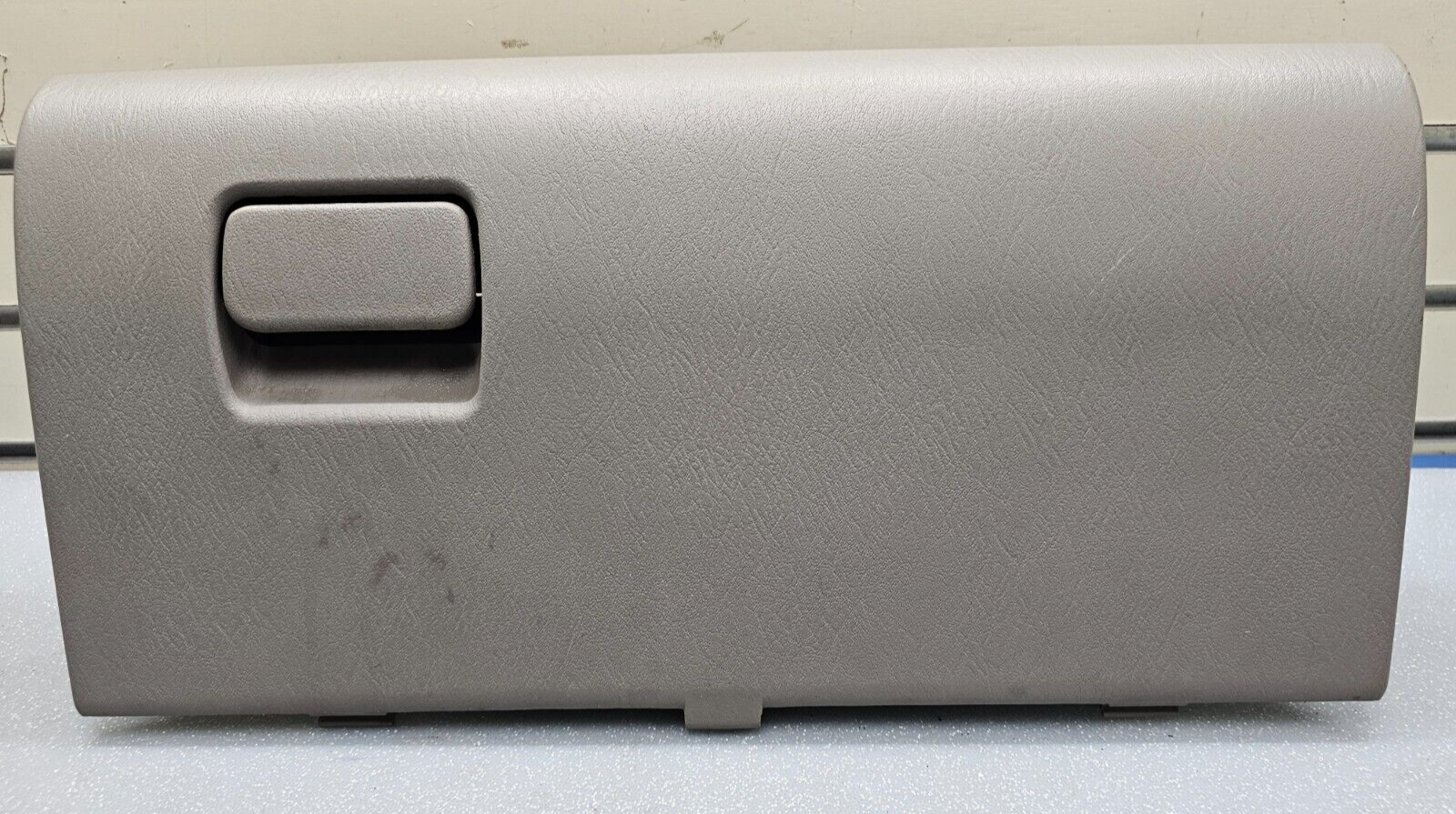 99-04 Grand Cherokee WJ Dash Glove Box Assembly storage Compartment Assembly Tan