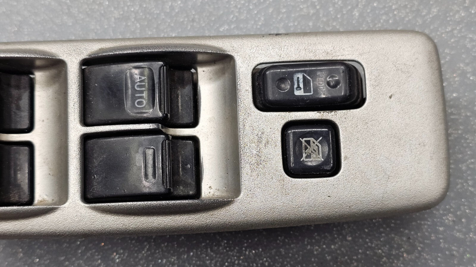 02-06 Camry Scion XB Front Left Driver Master Power Window Switch Control Silver