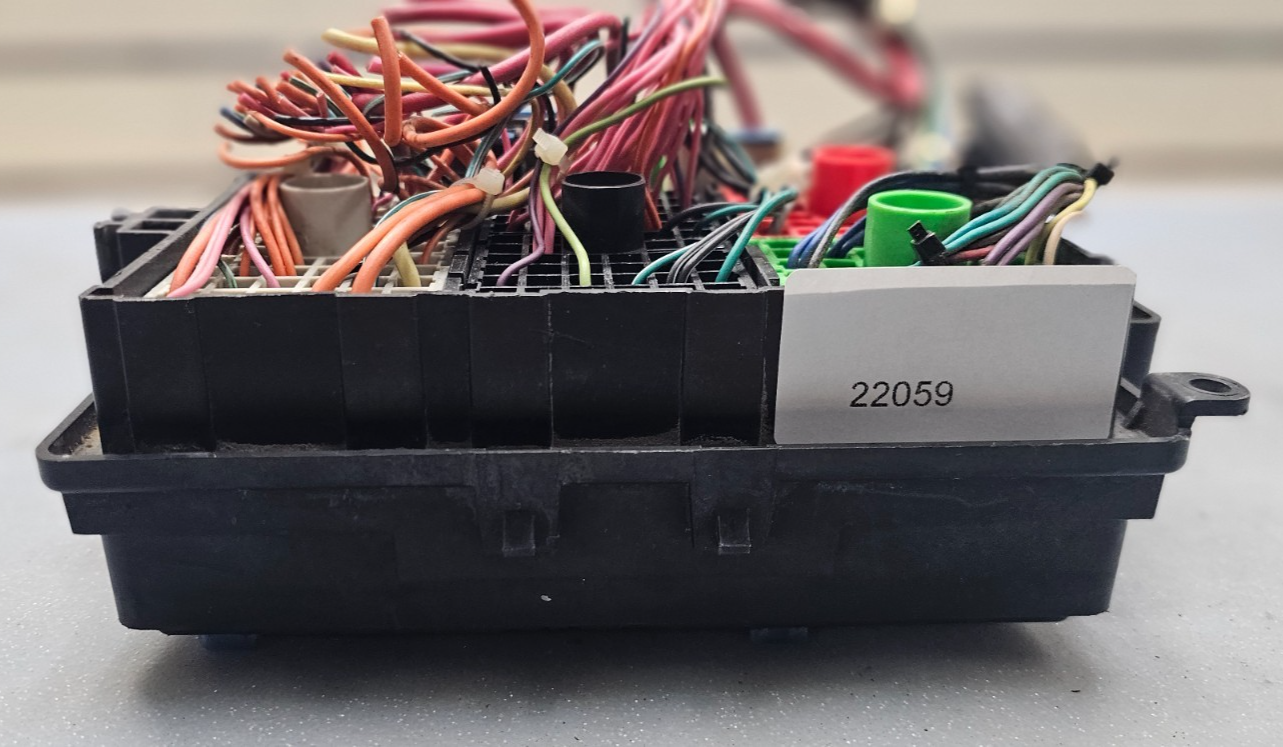 🔥03-05 Silverado Sierra Suburban PICKUP Engine Fuse Engine Wiring Harness Box