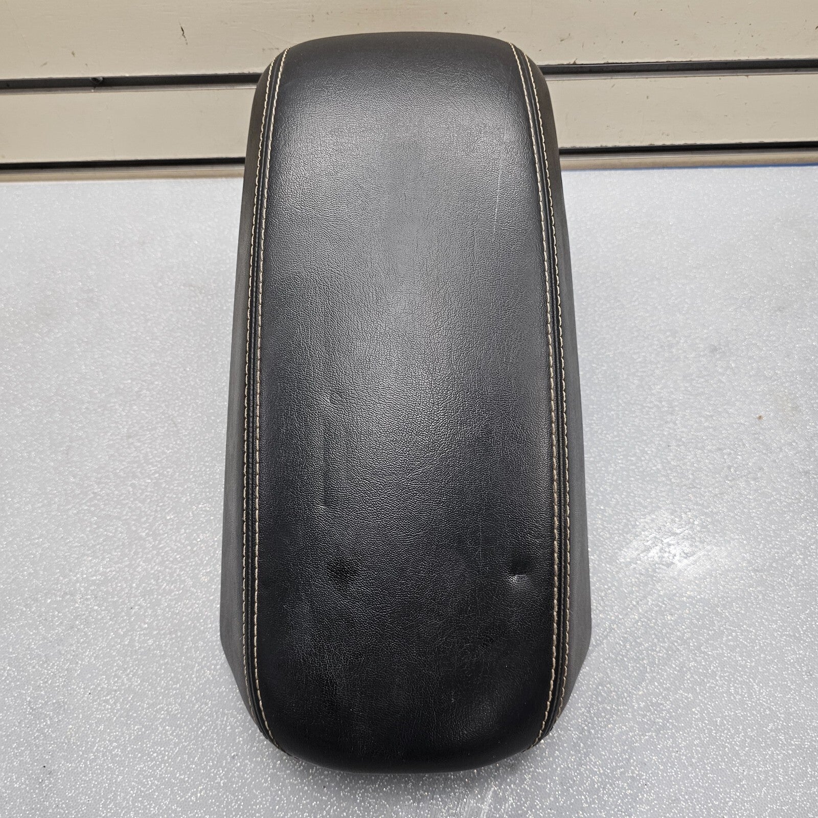 🔥14-20 CHEROKEE CENTER CONSOLE ARMREST STORAGE LID TOP PAD COVER ASSEMBLY BLACK