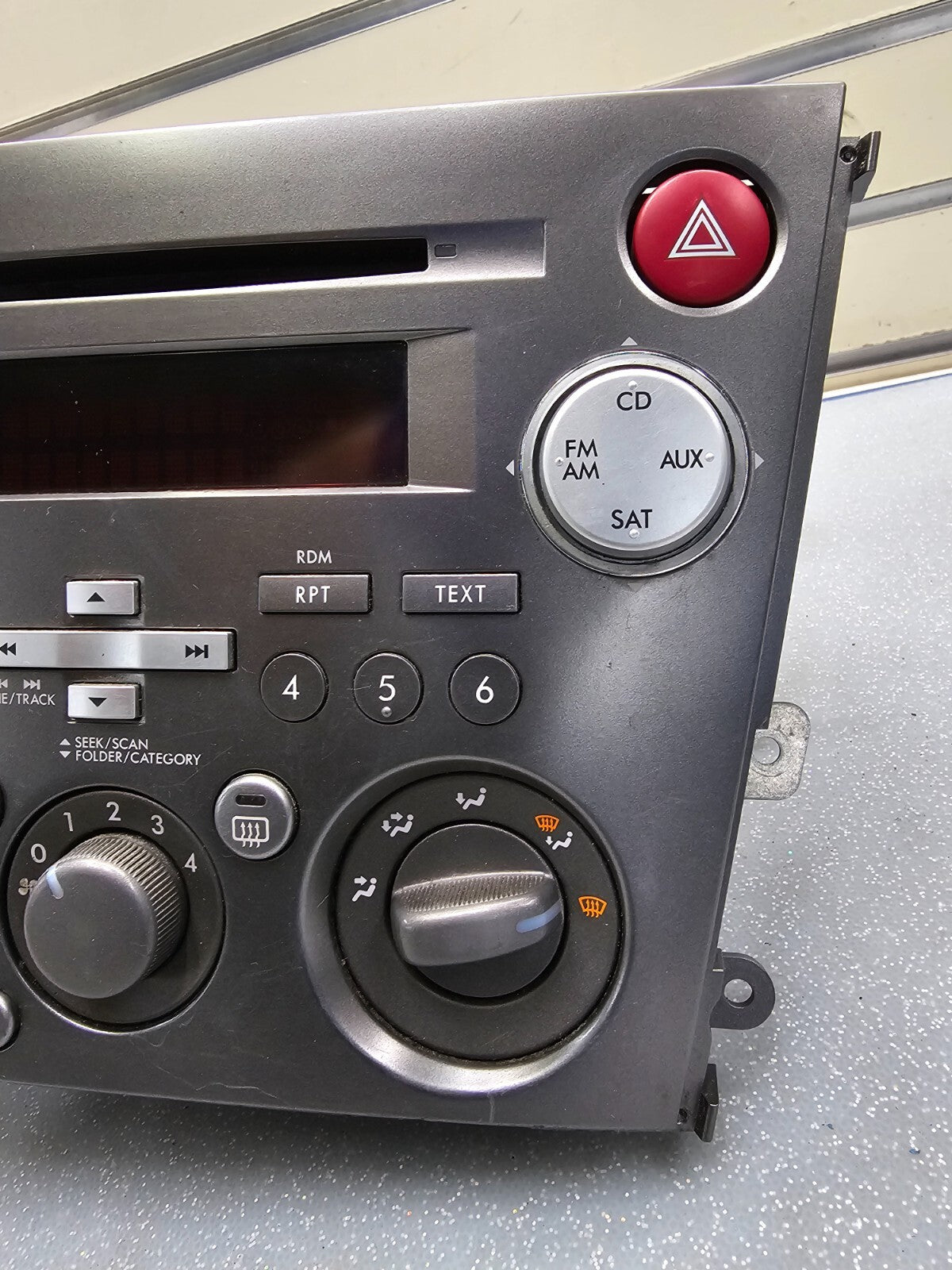 🔥2007-2009 Subaru Legacy AM FM Radio Single Disc CD Player Gray
