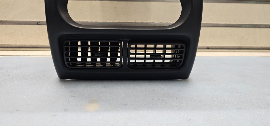 🔥01-04 Frontier Xterra Dash AM FM Radio Audio Stereo Bezel Panel Trim Black