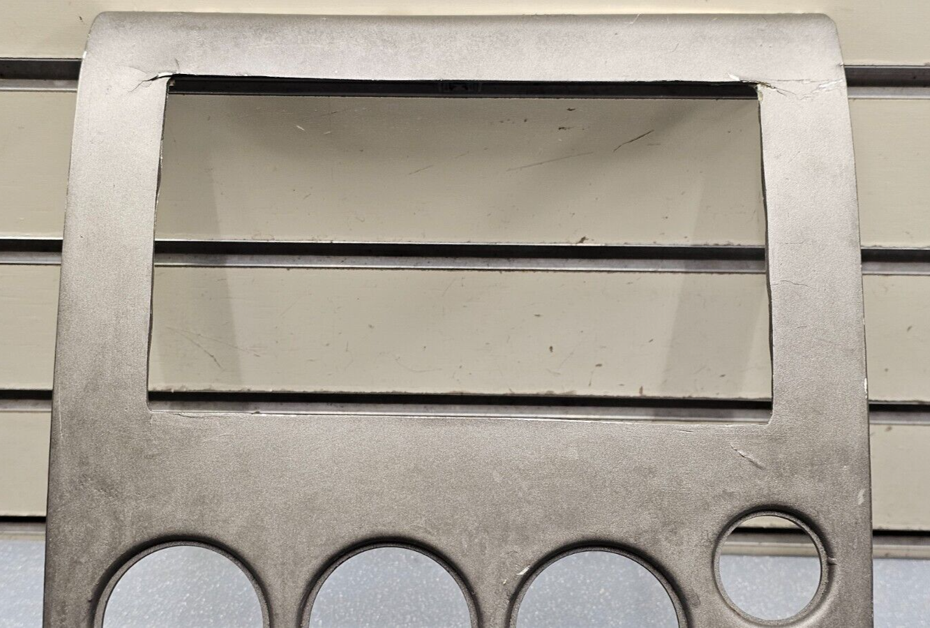 04-07 Infiniti QX56 Dash Climate AM FM Radio Stereo Display Bose Bezel Tan OEM