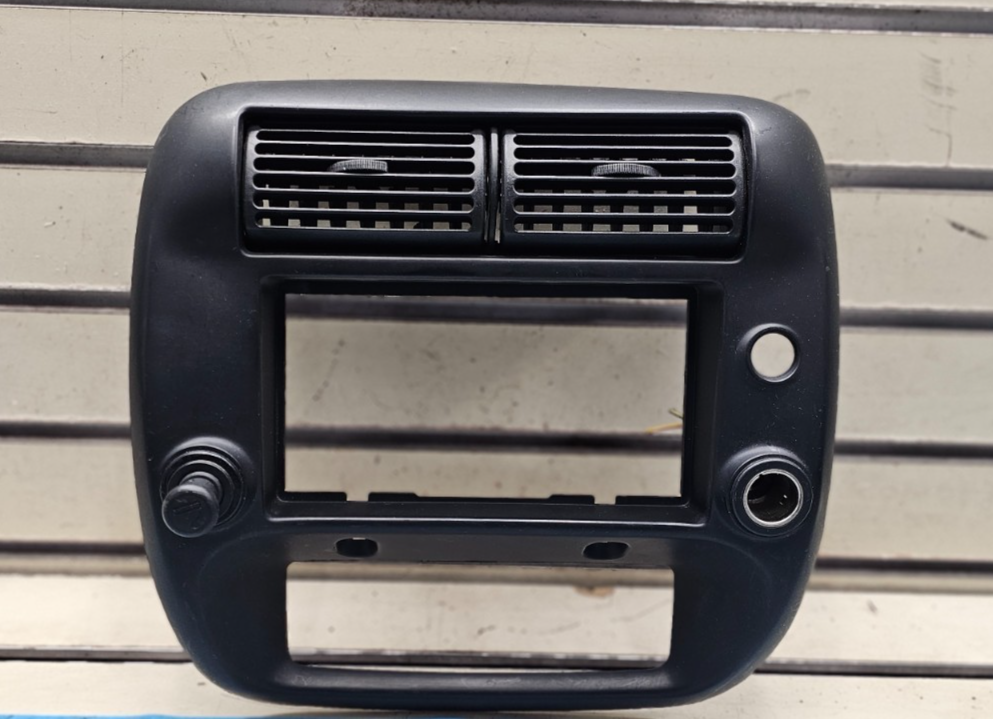 95-10 Ranger Explorer Center Dash Radio Stereo Display Bezel Trim Panel BLACK B2