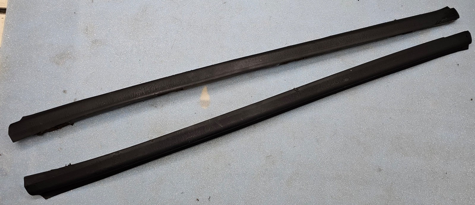 🔥04-08 CHRYSLER PACIFICA LEFT & RIGHT A PILLAR WINDSHIELD MOLDING MOPAR GENUINE