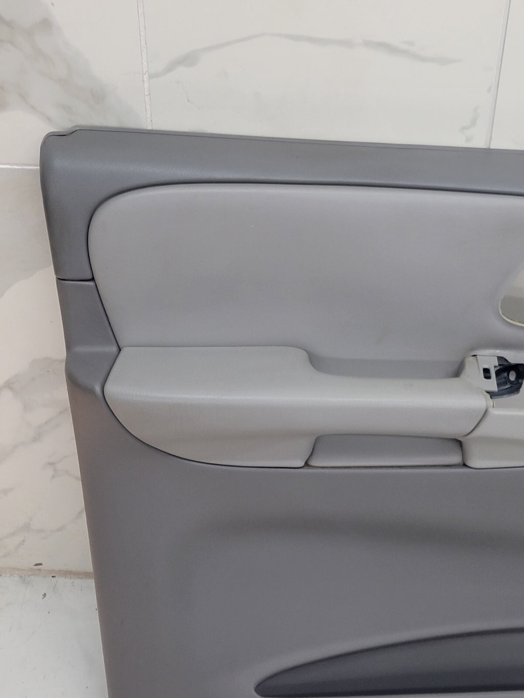 🔥02-09 CHEVY TRAILBLAZER Door Panel  Front LEFT Driver armrest GRAY - silver D8