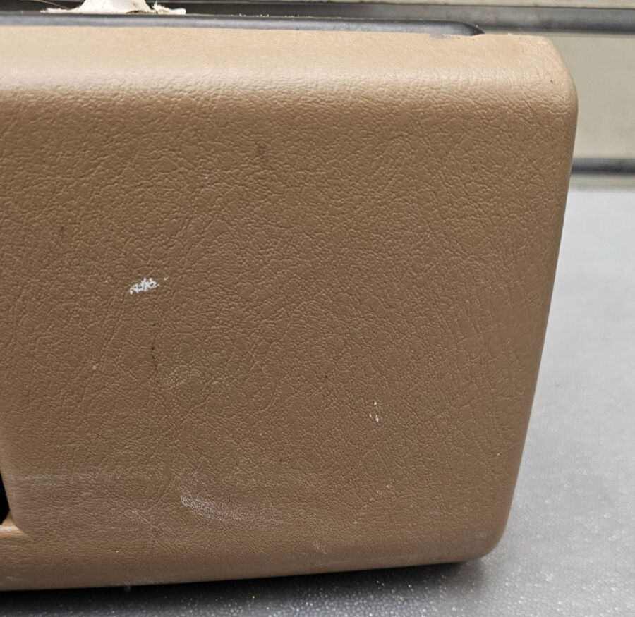 🔥01-07 CARAVAN TOWN COUNTRY DASH GLOVE BOX COMPARTMENT LID COVER ASSEMBLY TAN