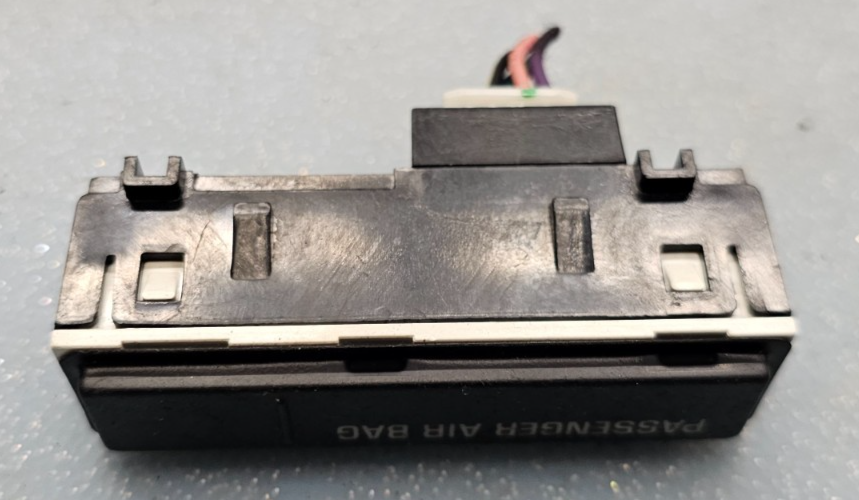 🔥05-24 GMC Acadia OEM passenger safety indicator switch Black OEM