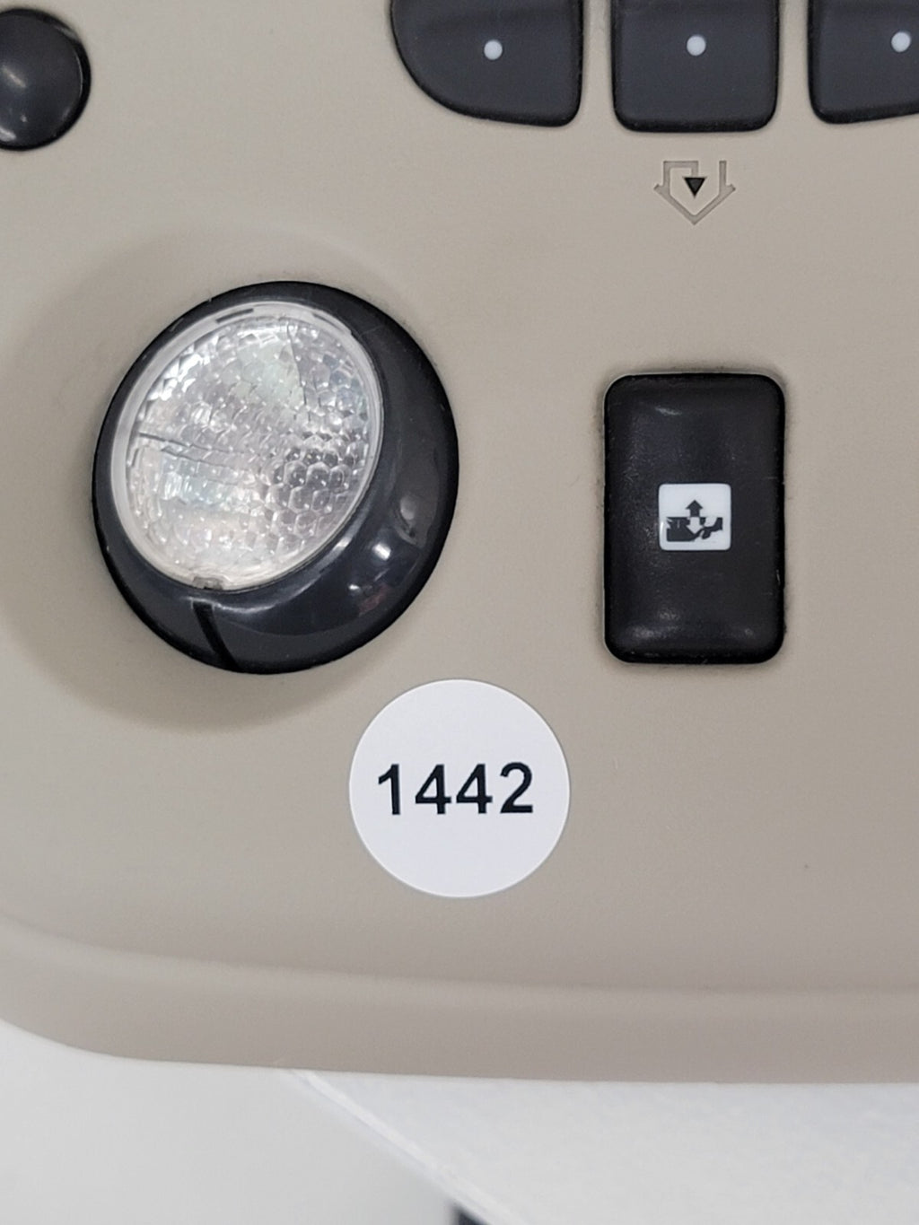 🔥03-06 Escalade Tahoe Yukon OVERHEAD ROOF CONSOLE/MAP LIGHT  LIGHT TAN