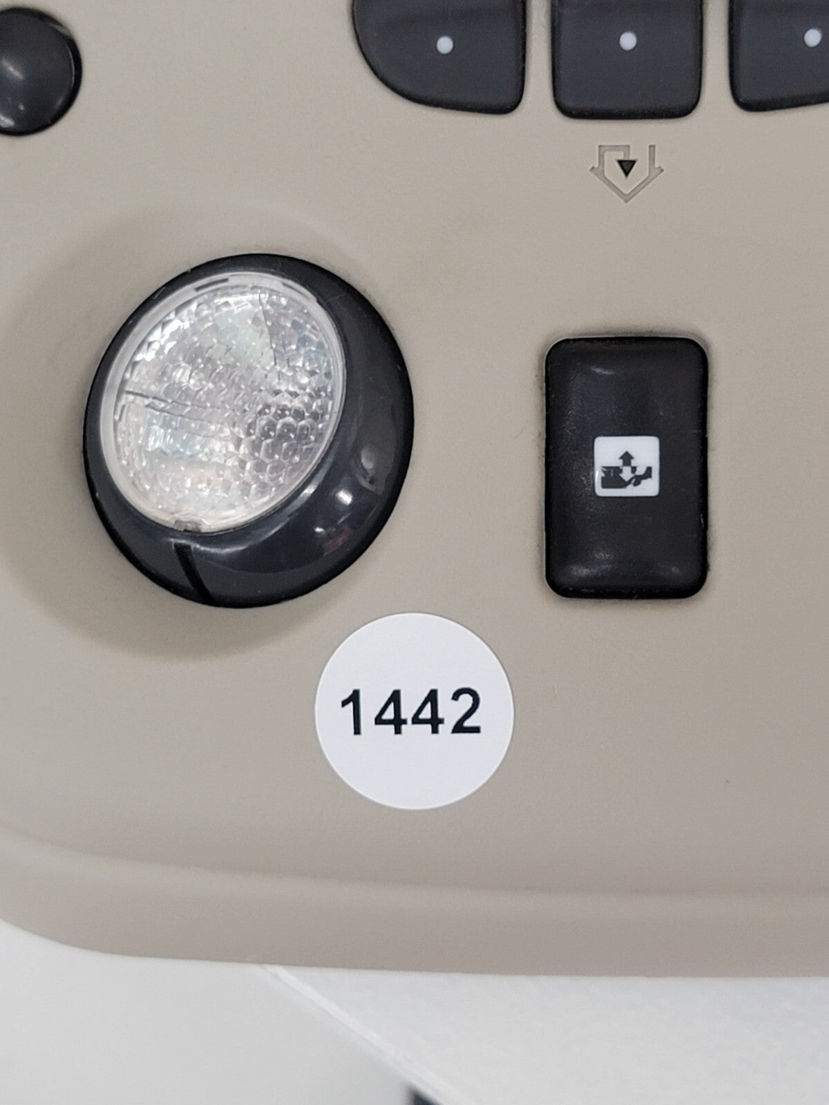 🔥03-06 Escalade Tahoe Yukon OVERHEAD ROOF CONSOLE/MAP LIGHT  LIGHT TAN