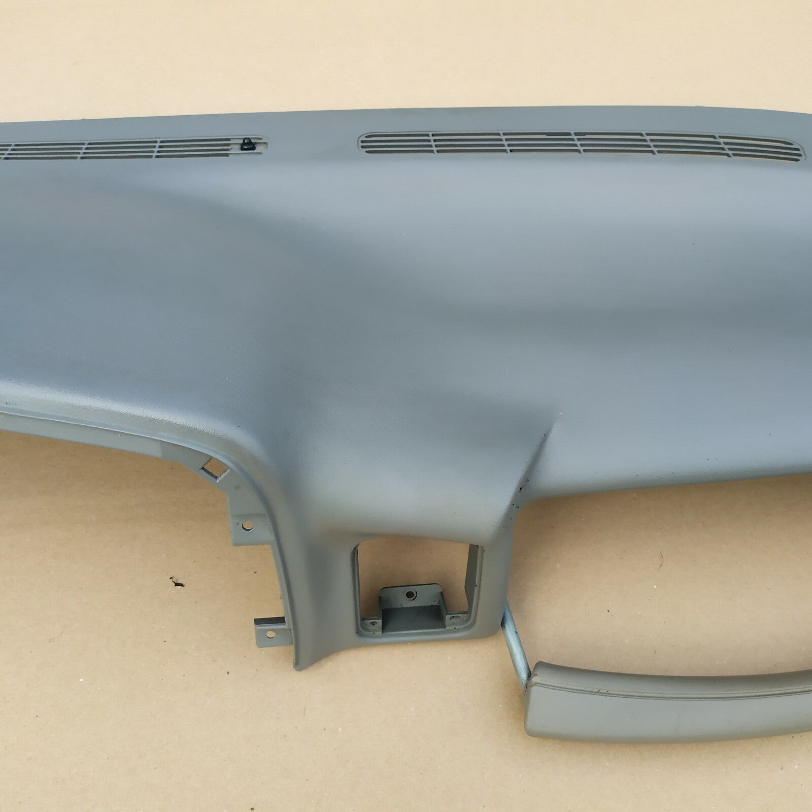 99-06 SILVERADO SIERRA TAHOE Upper Dash Cap Cover Top Pad Dashboard NEUTRAL DP1