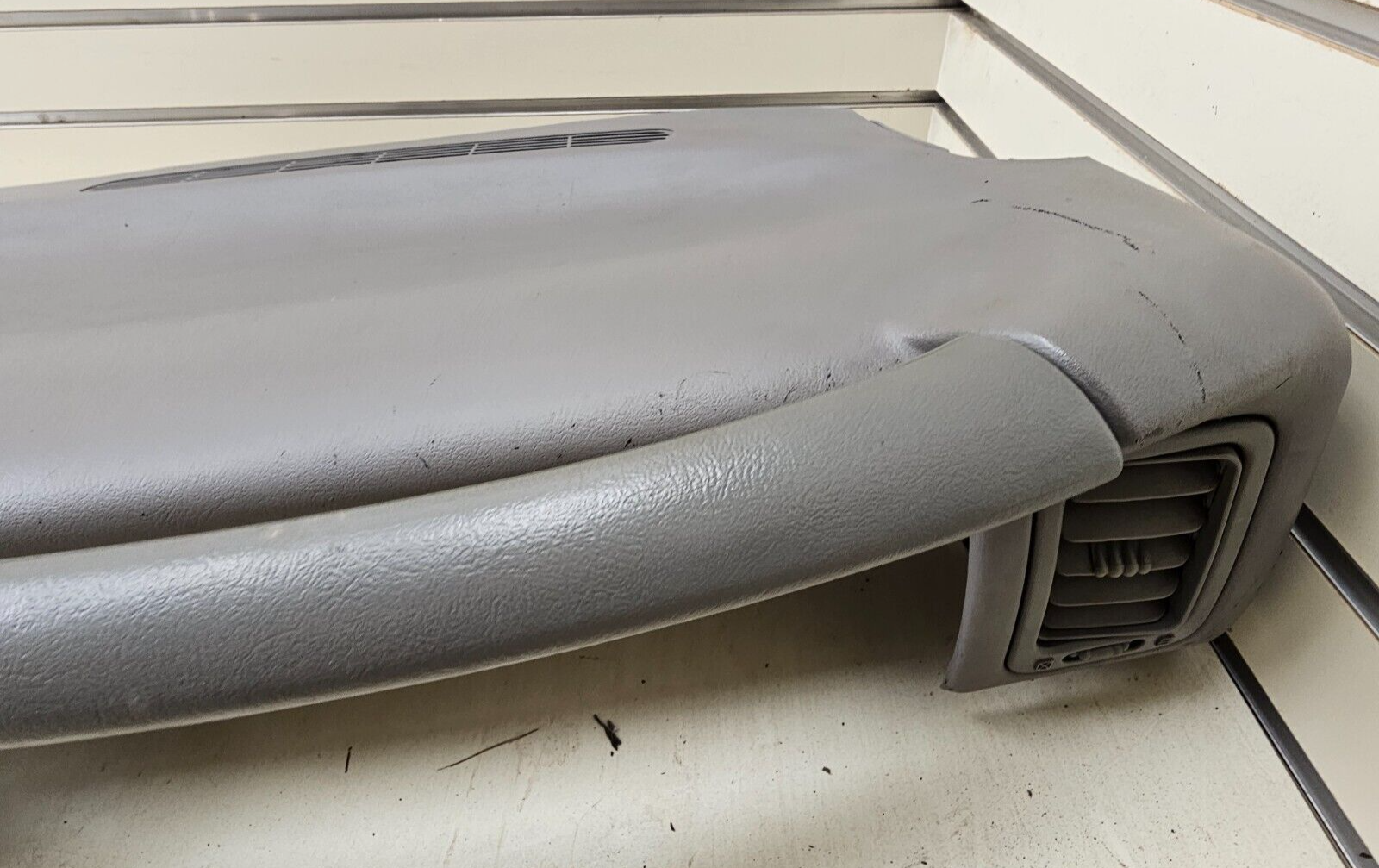 99-06 SILVERADO SIERRA TAHOE Upper Dash Cap Cover Top Dashboard Pad LT Gray DP1