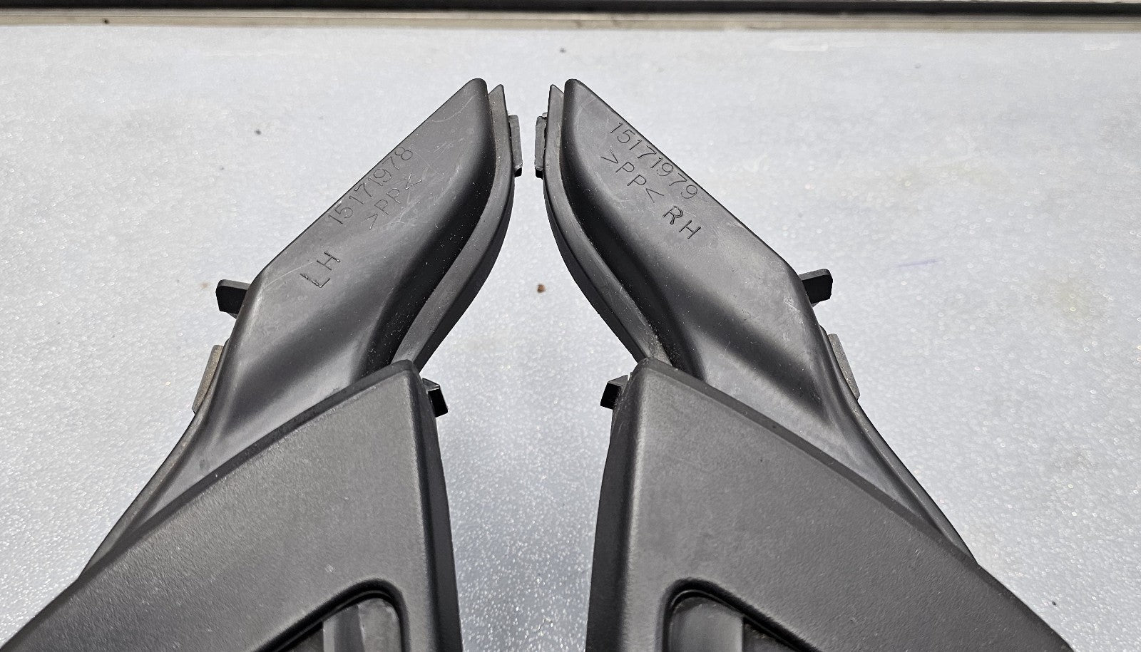 🔥2004-2012 Chevy Colorado GMC Canyon Dash Outer Air Vent RIGHT HAND  gray