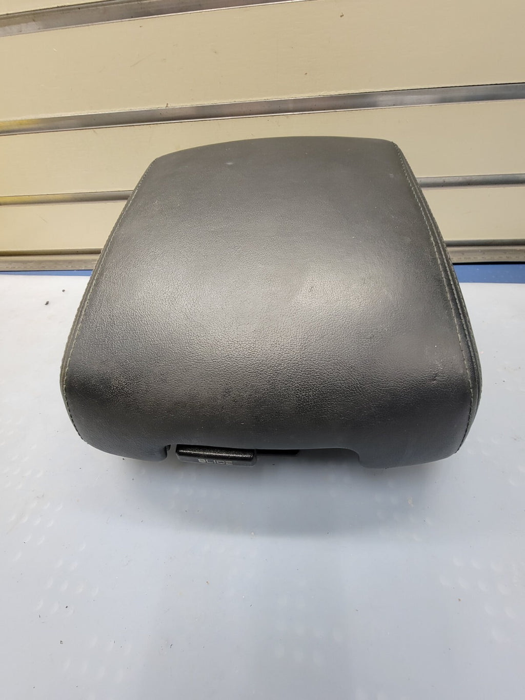 🔥 2001-2006 MITSUBISHI MONTERO CENTER CONSOLE COVER ARMREST LID LEATHER BLACK