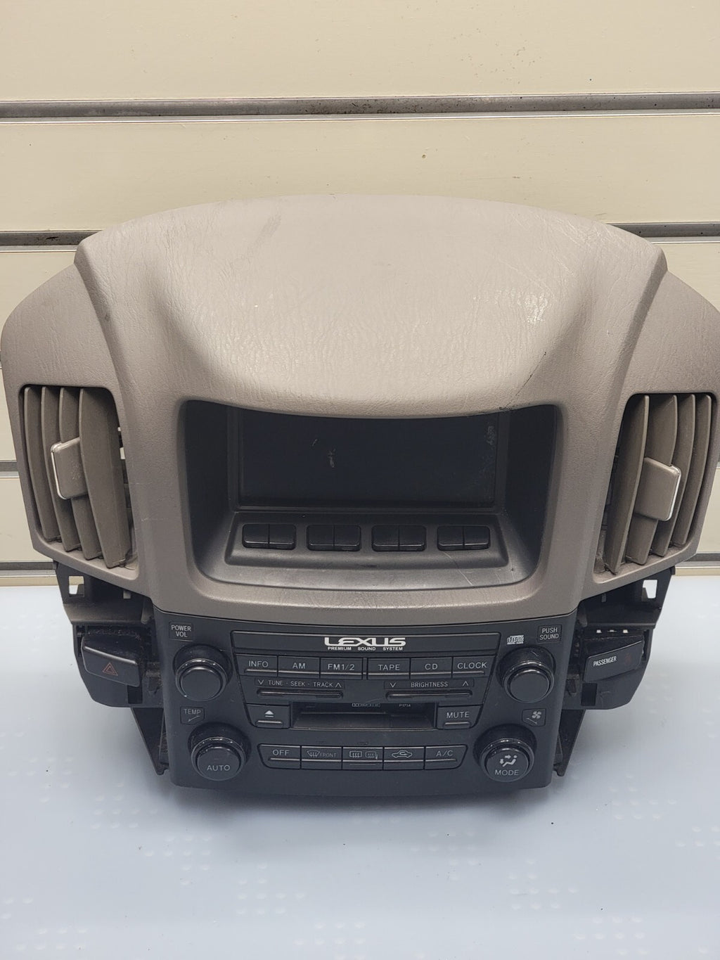 🔥1999-2003 Lexus RX300 Am Fm Cd Player Radio Receiver ID P1714 On Radio OEM