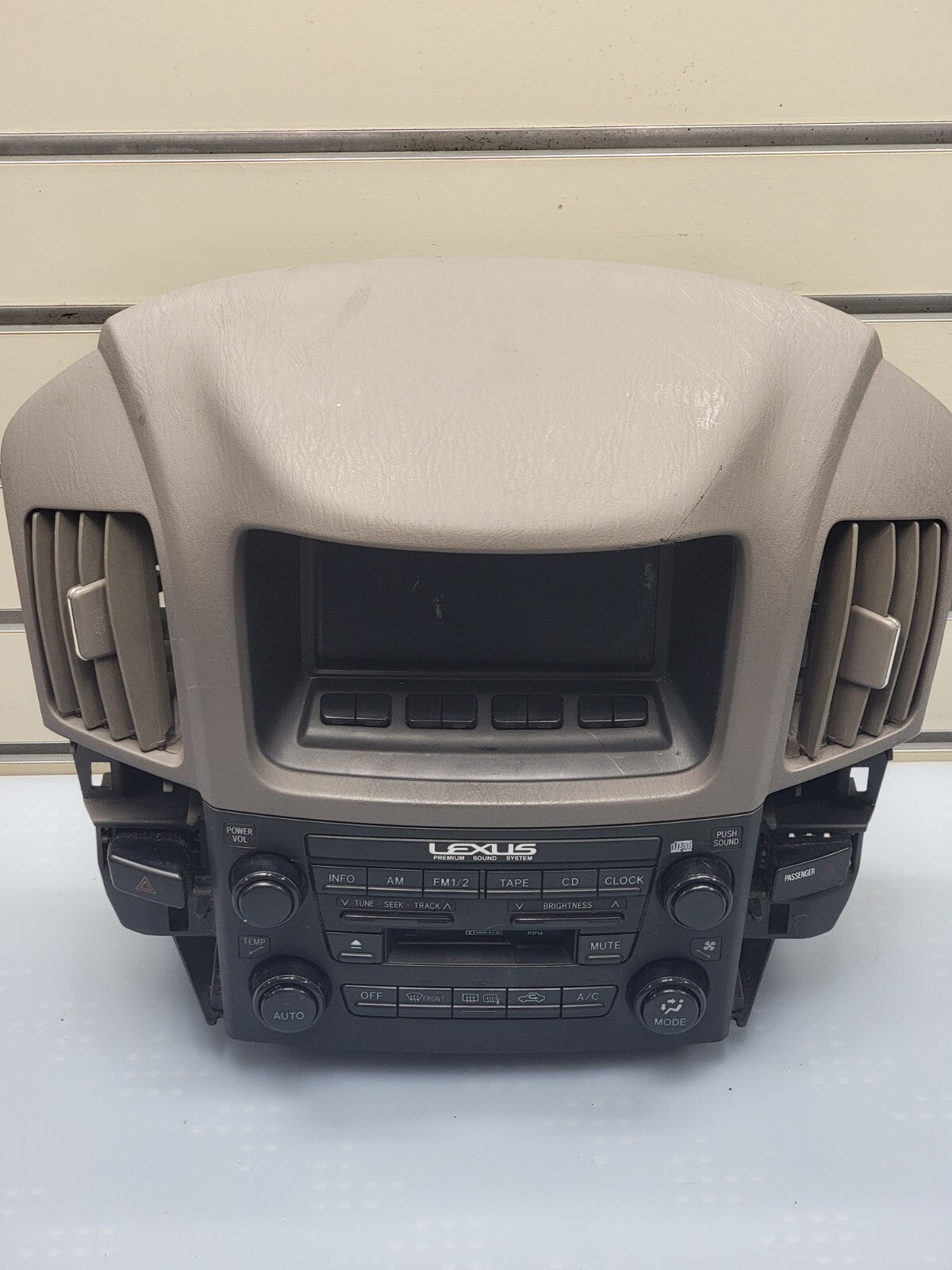 🔥1999-2003 Lexus RX300 Am Fm Cd Player Radio Receiver ID P1714 On Radio OEM