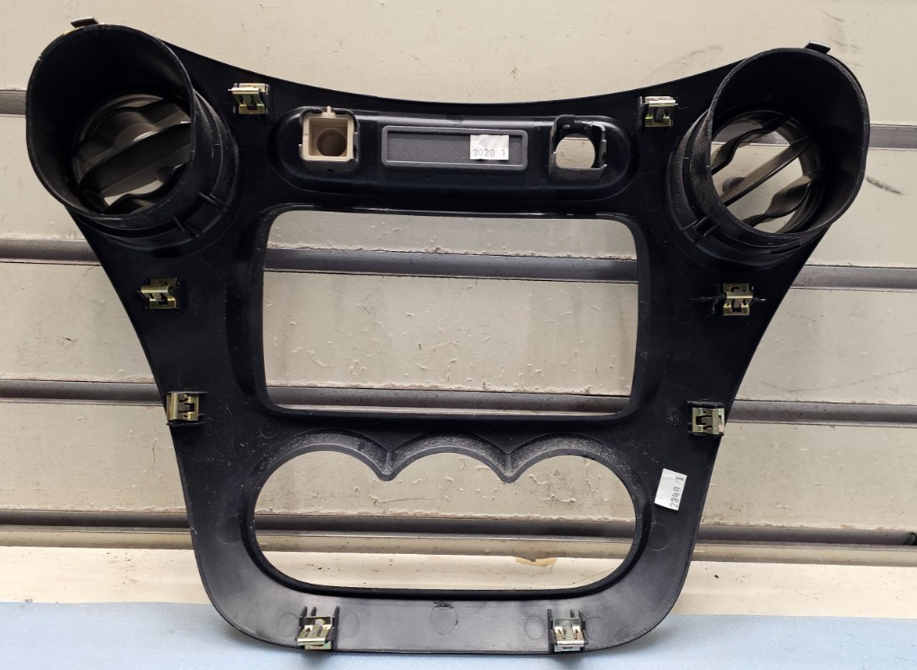 🔥03-07 Saturn Ion AM FM Radio Stereo Audio Display Climate Control Bezel BLACK