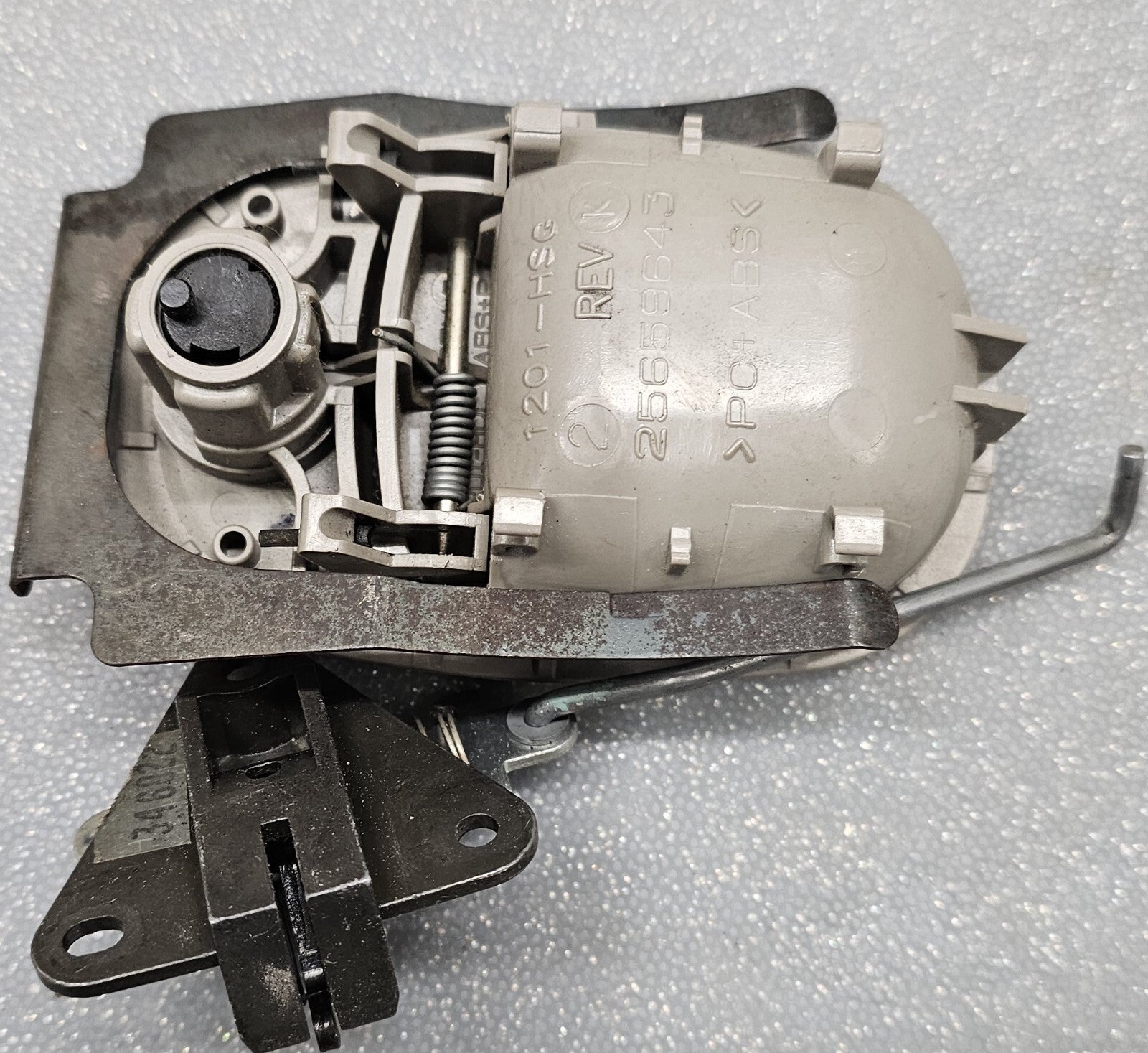 🔥2005-2009 Chevrolet Equinox GLOVE BOX LATCH LIGHT GREY