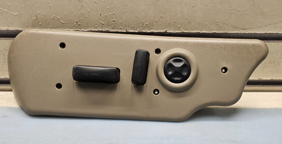 🔥03-06 SILVERADO SIERRA FRONT DRIVER POWER SEAT ADJUSTER HEAT SWITCH BEZEL TAN