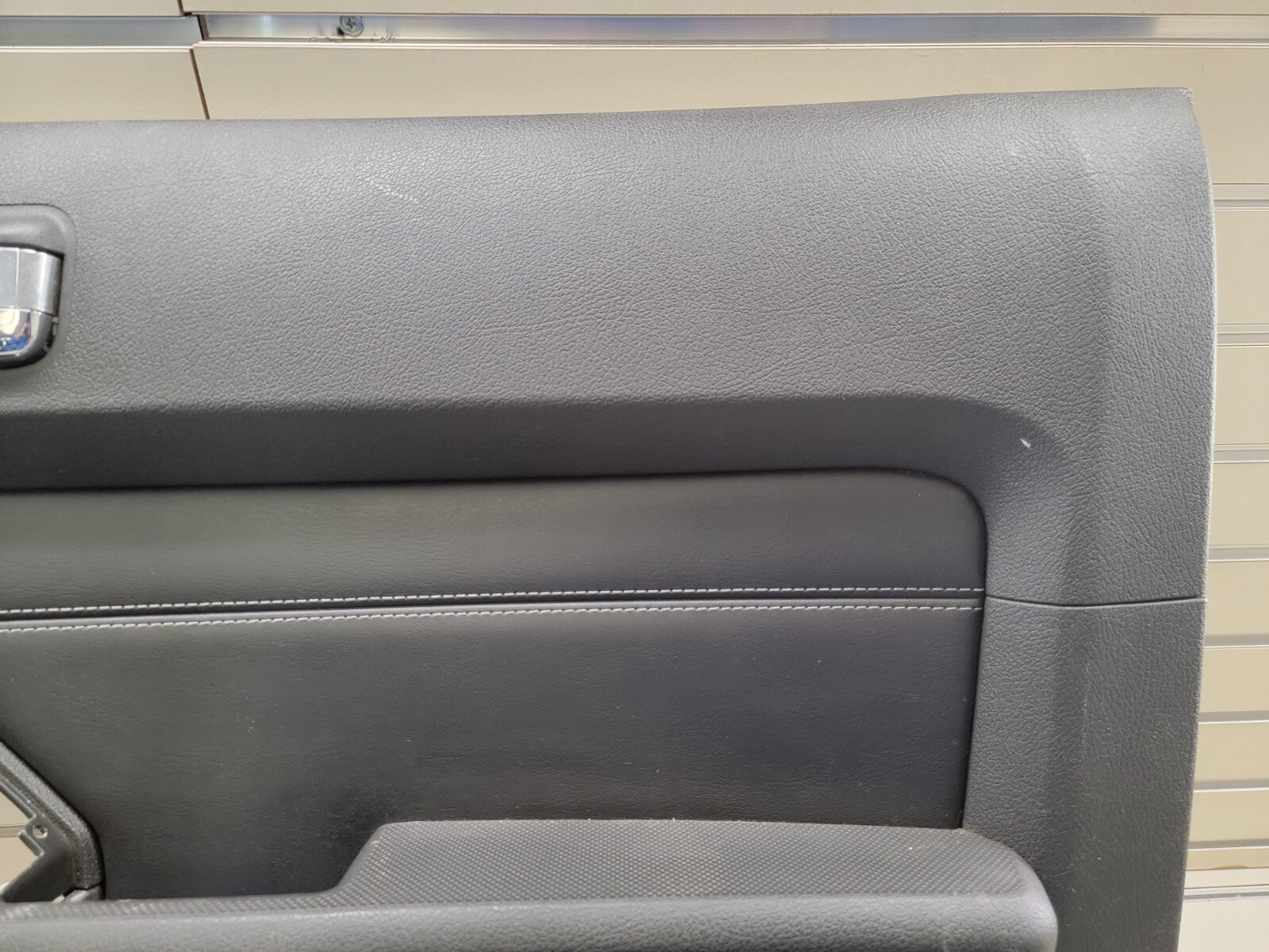 06-10 HUMMER H3 PASSENGER RIGHT FRONT DOOR TRIM PANEL black OEM