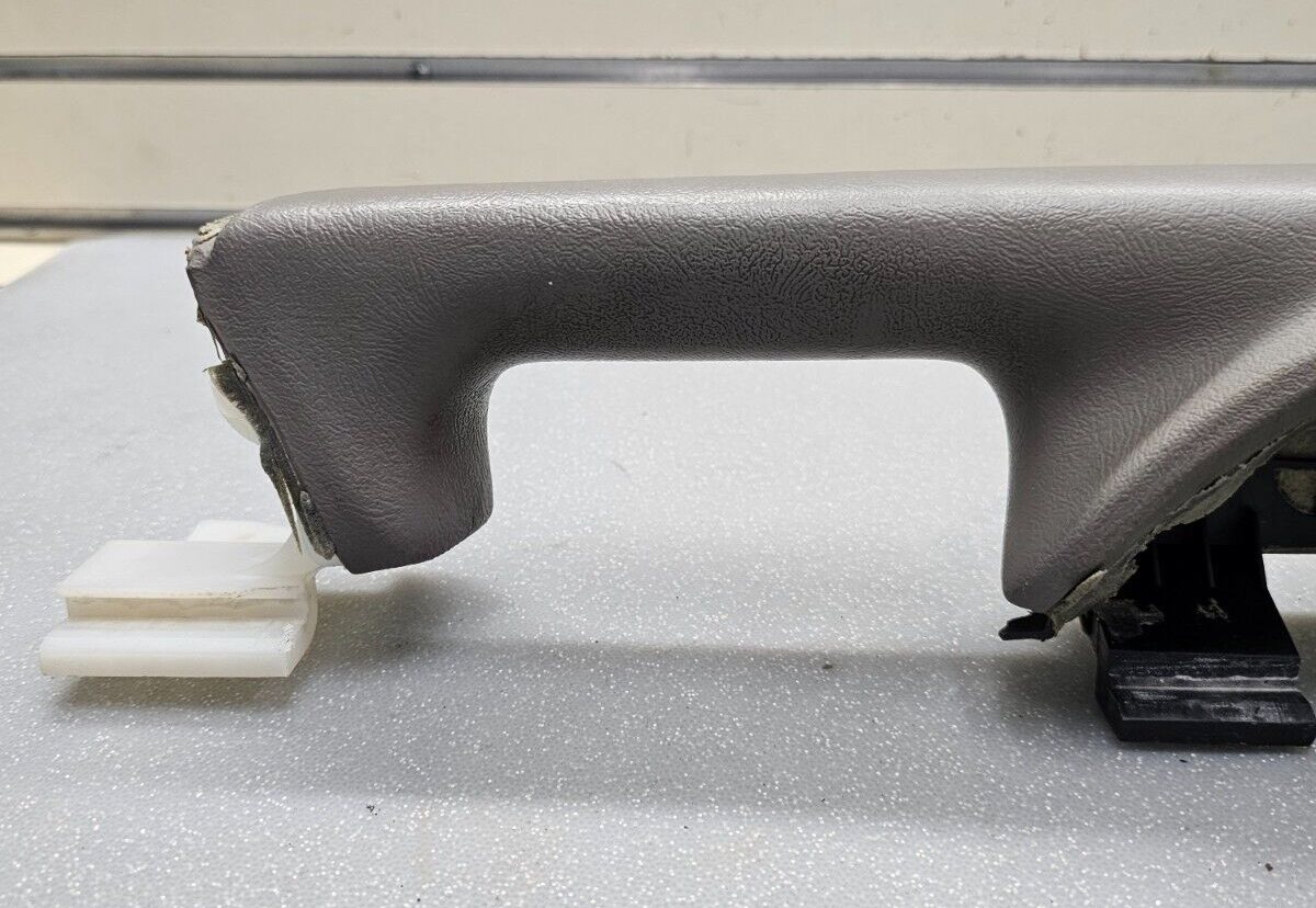 🔥03-06 Silverado SIERRA Door Panel ARMREST Front RIGHT Passenger Handle LT GRAY