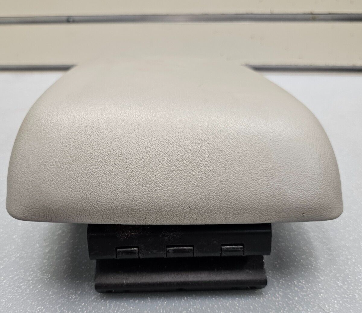 🔥07-09 Suzuki XL7 Arm Rest Center Console Lid Box Storage Top Pad Cover Tan OEM