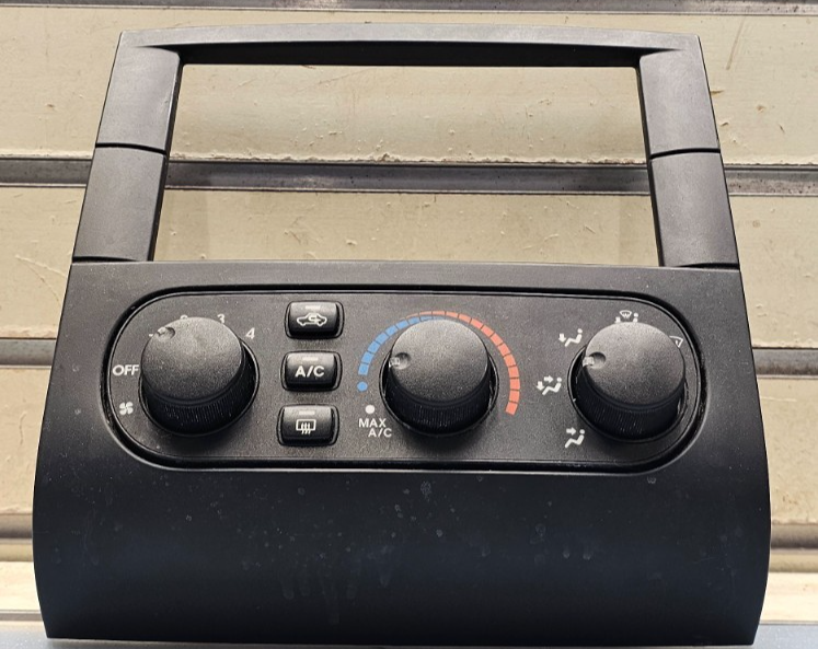 🔥04-08 MITSUBISHI GALANT CENTER DASH FM RADIO STEREO HEATER CLIMATE BEZEL BLACK