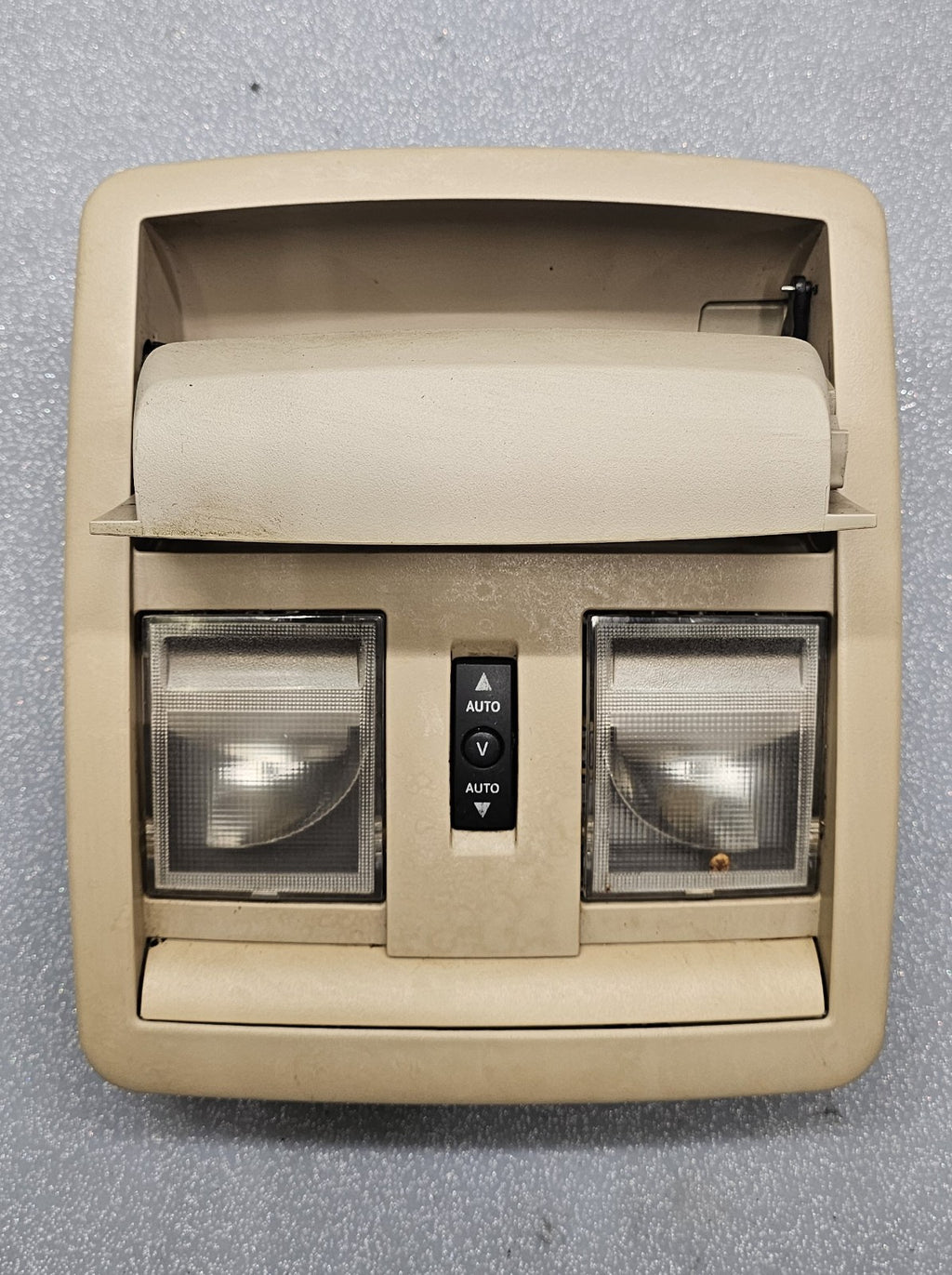 05-10 Jeep Grand Cherokee Overhead Console Dome Map Light Compartment Light Tan
