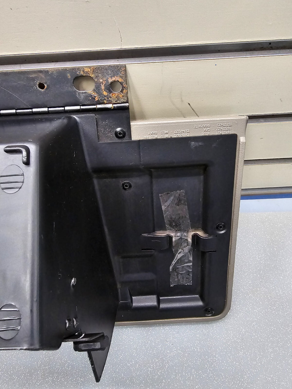 🔥99-06 Chevy SILVERADO SIERRA Dash GLOVE BOX Storage Compartment LIGHT GRAY G3