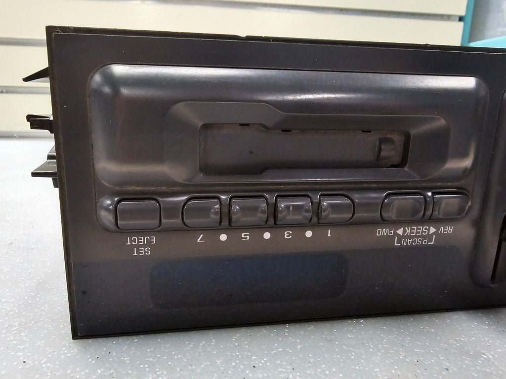 🔥82-87 Chevy Delco AM/FM radio, fits Malibu, Cutlass, Monte Carlo, PN: 16194545