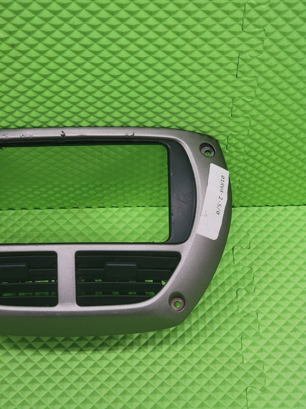 🔥2001-2003 Toyota Rav4 Center Dash Molding Trim Air Vents Radio Bezel gray B57