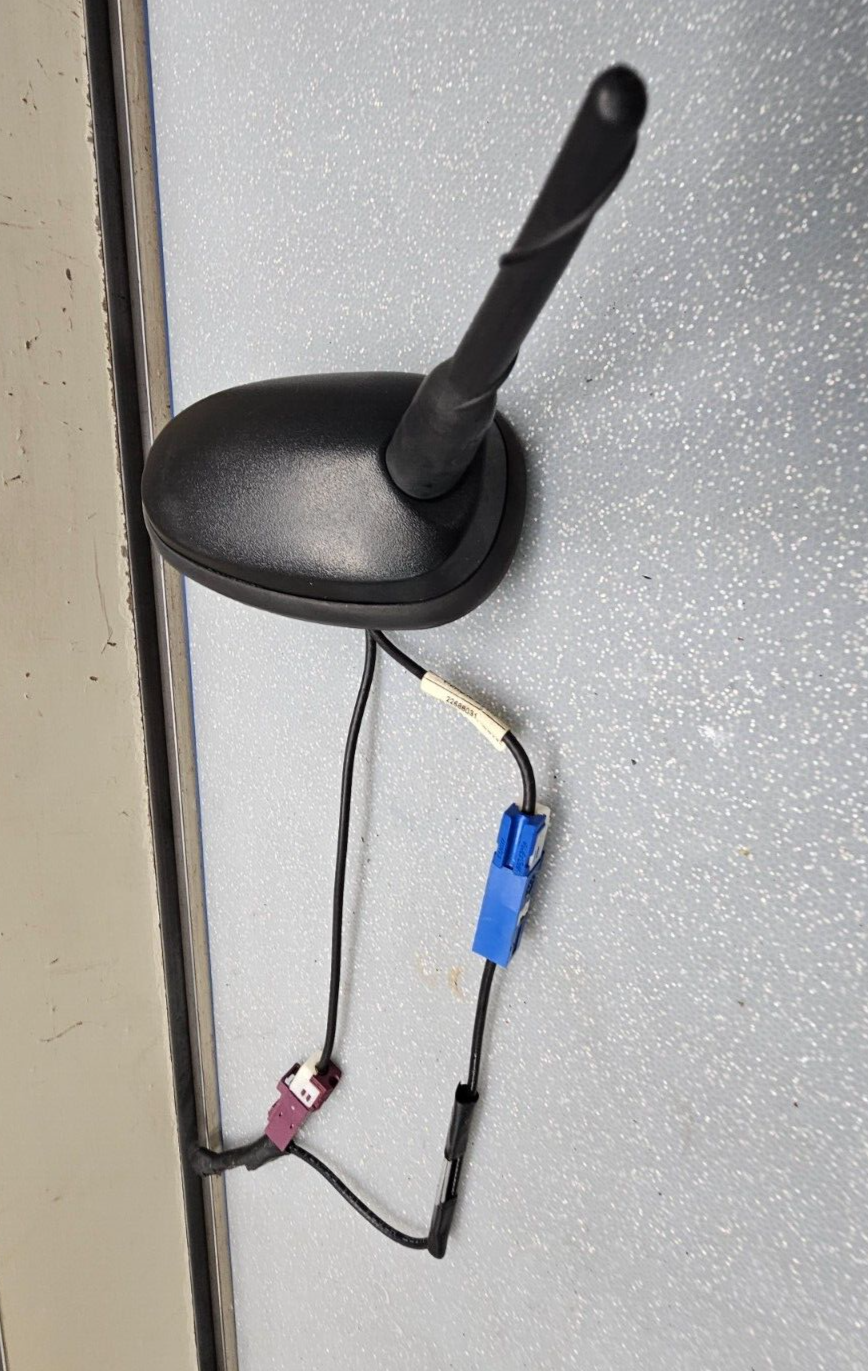 03-06 Silverado Tahoe Sierra Yukon Denali Front GPS AM FM Radio Roof Antenna OEM