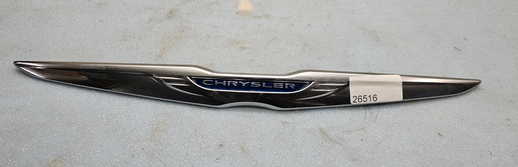 11-14 CHRYSLER 200 REAR TRUNK DECK DOOR EMBLEM BADGE LID NAMEPLATE LOGO MOLDING