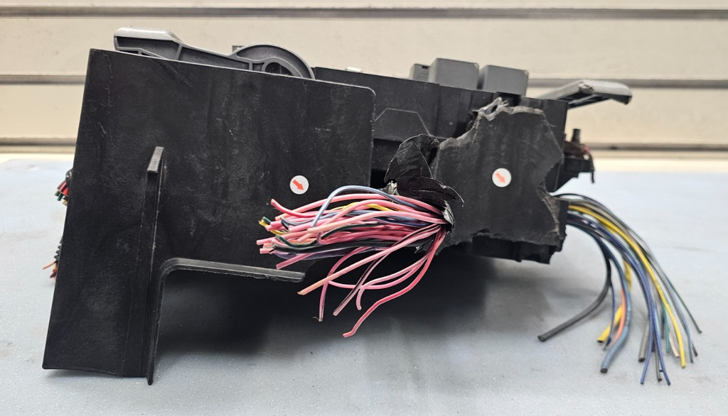 🔥10-13 Chevy Silverado GMC Sierra Fuse Box Relay Junction Power Module Unit OEM