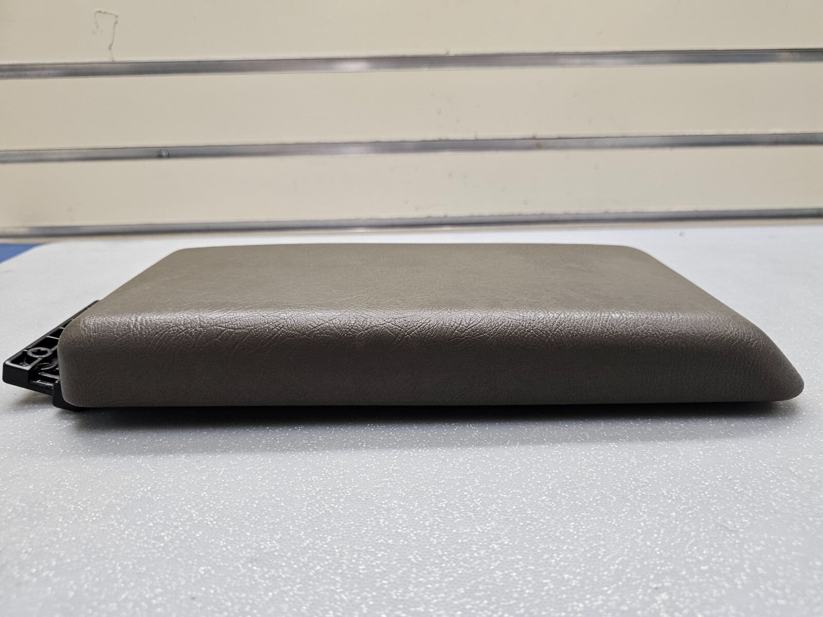 🔥94-00 Mercedes W202 C220 C280 Center Console Storage Lid Armrest Assembly Tan