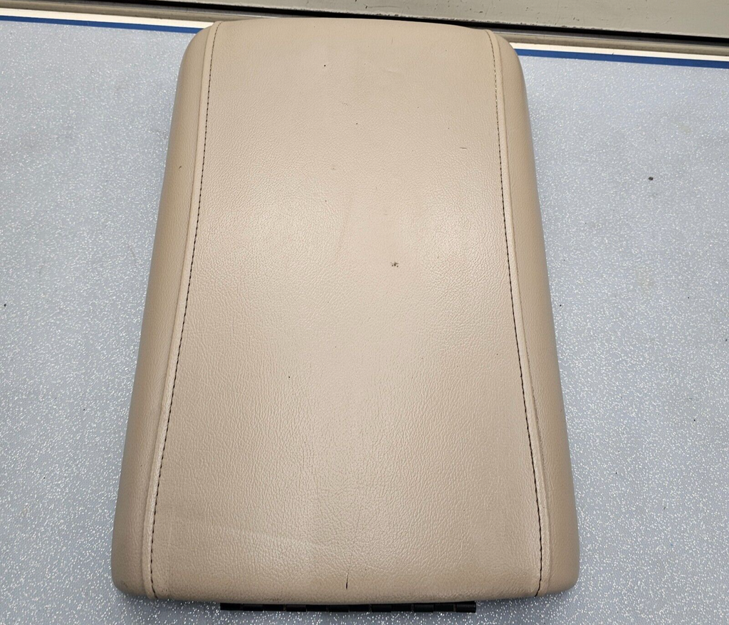 03-06 EXPEDITION Center Console Arm Rest Storage Cover Top Pad Lid Assembly TAN
