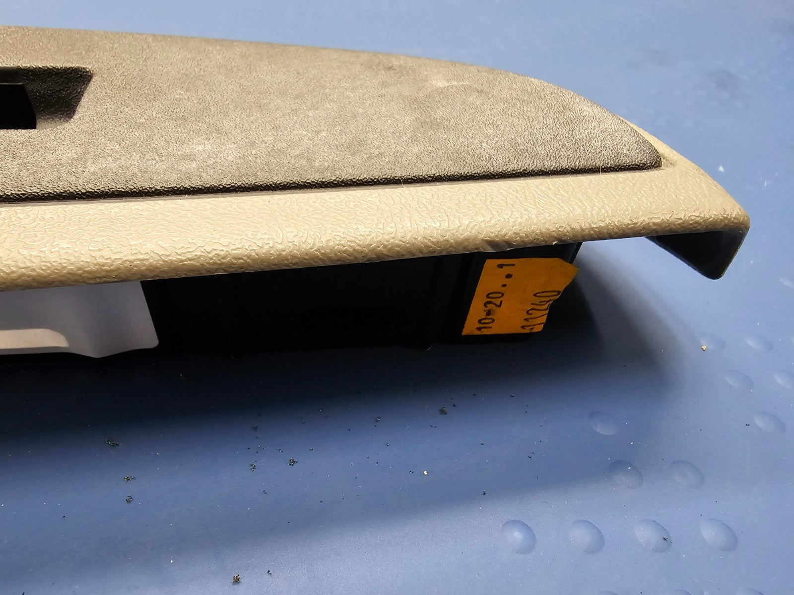 03-06 Silverado SIERRA Power Window Switch FRONT RIGHT Passenger Tan/Black
