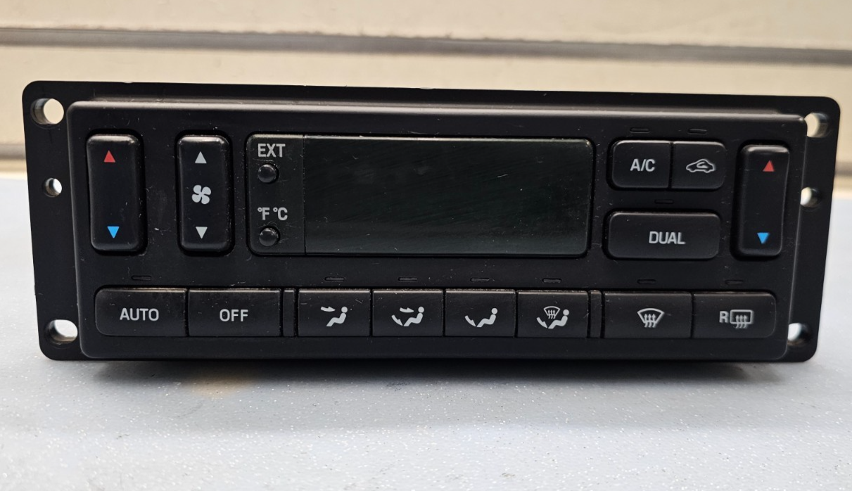 🔥05-06 Ford Expedition Dash A/C Heater Temperature Climate Control Digital